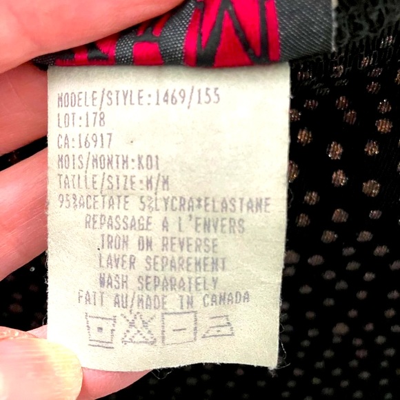 ⭐️2/$30⭐️ Glittery 2 piece cardigan & tank set, Kim & Co, size M - Picture 8 of 8